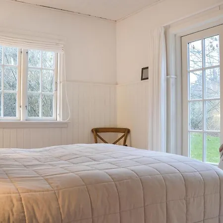 Three-bedroom Holiday In Hornbak *