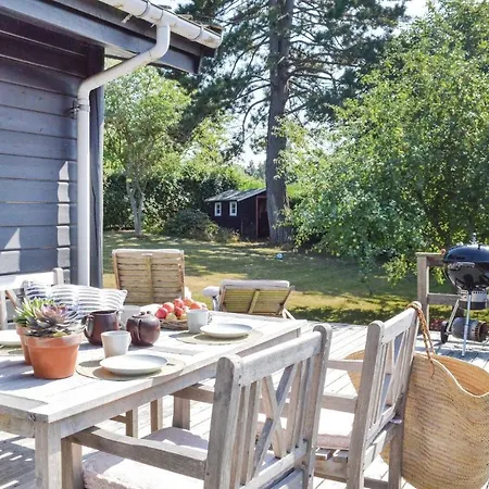 Semesterbostad Three-bedroom Holiday In Hornbak Hornbæk